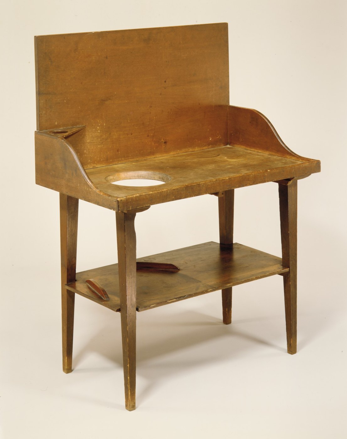 Wash stand in pine